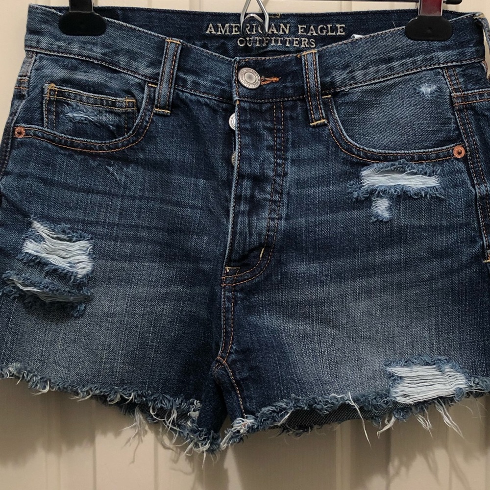 AMERICAN EAGLE DISTRESSED SHORTS SIZE 00